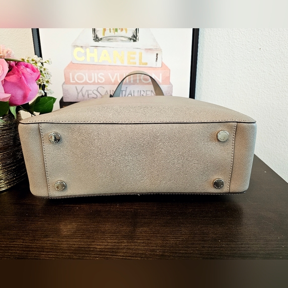 Michael kors handbag Saffiano leather bag. Gray with silver hardware. - Picture 6 of 10